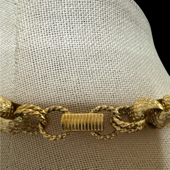 16” Sarah Coventry Goldtone Necklace/Choker. (B-T) - Picture 4 of 5